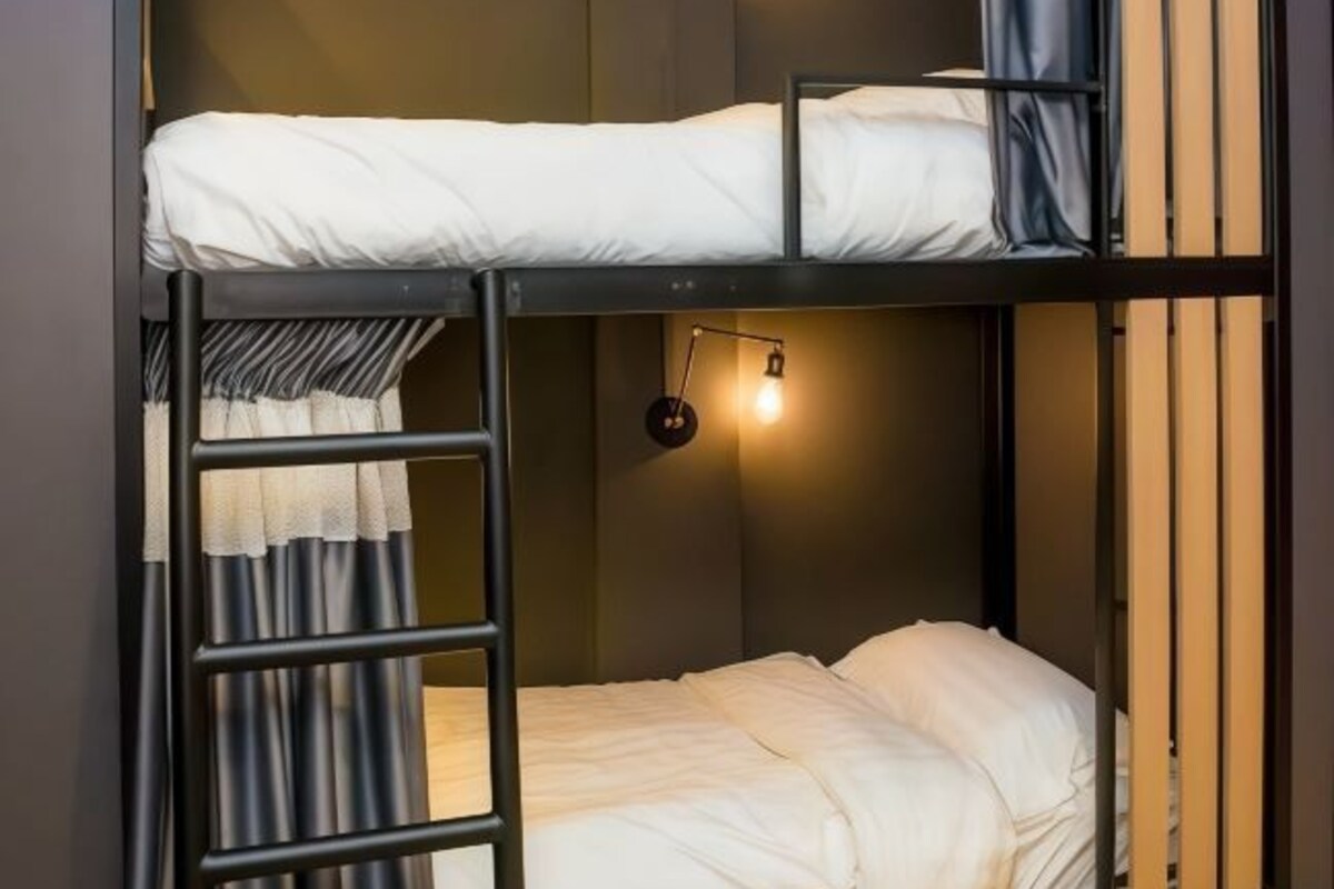 WiFi (free), bed sheets