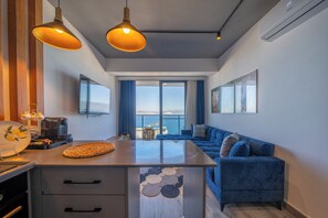 Family Suite, Multiple Beds, Kitchenette, Sea View