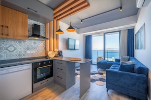 Family Suite, Multiple Beds, Kitchenette, Sea View