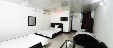 Chambre Quadruple Standard | 1 chambre, bureau, Wi-Fi gratuit, draps fournis