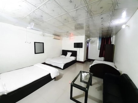 1 habitación, escritorio, wifi gratis y ropa de cama