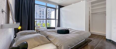 Iron/ironing board, free WiFi, bed sheets