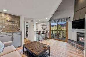 Smart TV, fireplace, DVD player, ping pong