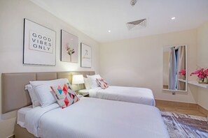 2 habitaciones, escritorio, tabla de planchar con plancha y wifi 