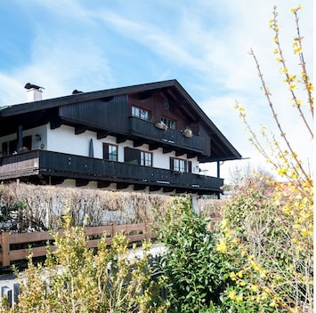 Ferienwohnung Rotkehlchen, Bad Wiessee, Ostansicht, Fewo 1. OG rechts
