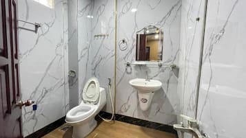 Standard Room | Bathroom
