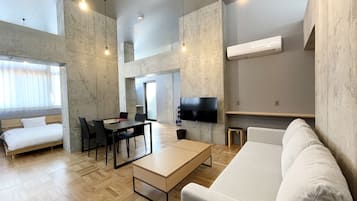 Premier Apartment, Non Smoking, City View | 1 bedroom, iron/ironing board, free WiFi, bed sheets