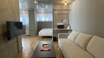 Standard Studio, Non Smoking | 1 bedroom, iron/ironing board, free WiFi, bed sheets