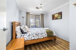 4 bedrooms, desk, iron/ironing board, WiFi