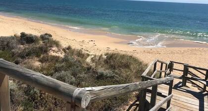 Entire Beach House in Halls Head, sleeps10. Pets welcome. Close to the beach.