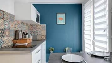 Fridge, microwave, coffee/tea maker, cookware/dishes/utensils