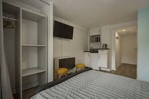 1 chambre, fer et planche Ă repasser, Wi-Fi, draps fournis