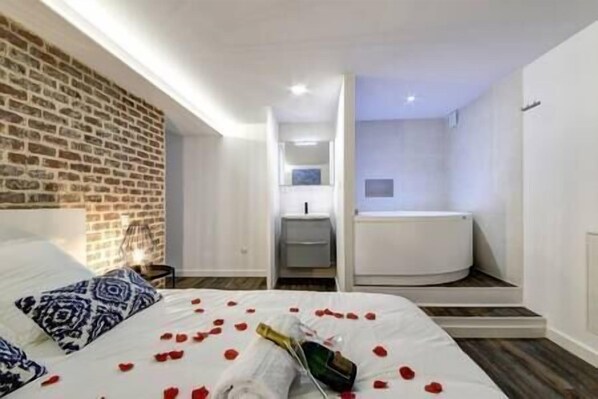 1 chambre, fer et planche à repasser, Wi-Fi, draps fournis