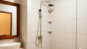 Double Room | Bathroom | Free toiletries
