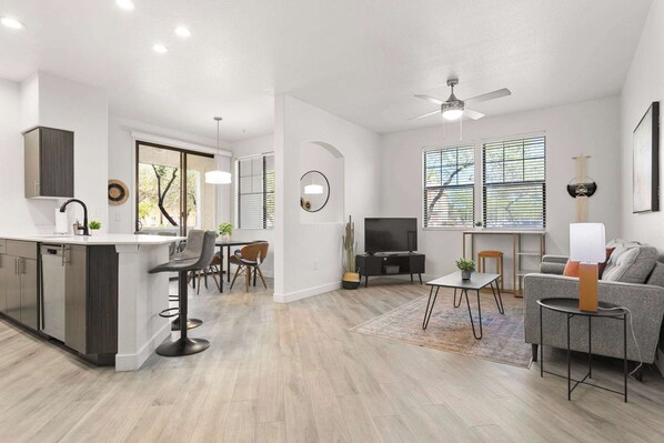 Televisión y oficina 