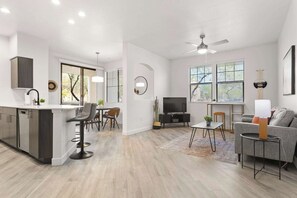 TV, offices - CozySuites Glendale by the stadium with pool! 17 (Glendale)