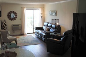 Smart TV - Charming 2-bedroom condo offering serene living with picturesque pond vistas, with a lovely pool! (North Myrtle Beach)