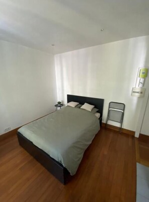 1 habitación y ropa de cama