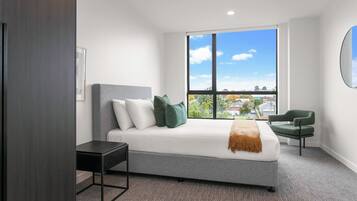 Leilighet, 2 soverom | Skrivebord for bærbar PC, wi-fi (inkludert) og sengetøy