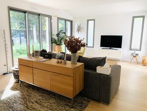 Smart TV - Maison 12 Personnes 20 Mins de Paris Centre (Garches)