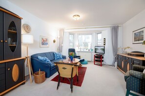 TV, books, stereo - Ferienwohnung "urlaubsglück" für 2 Personen (Niendorf/Ostsee)