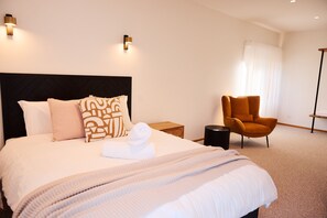 4 bedrooms, iron/ironing board, free WiFi, bed sheets - Yarradene Luxury Healesville Farmstay (Healesville)
