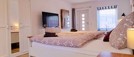 1 dormitorio, cuna de viaje, wifi gratis y ropa de cama