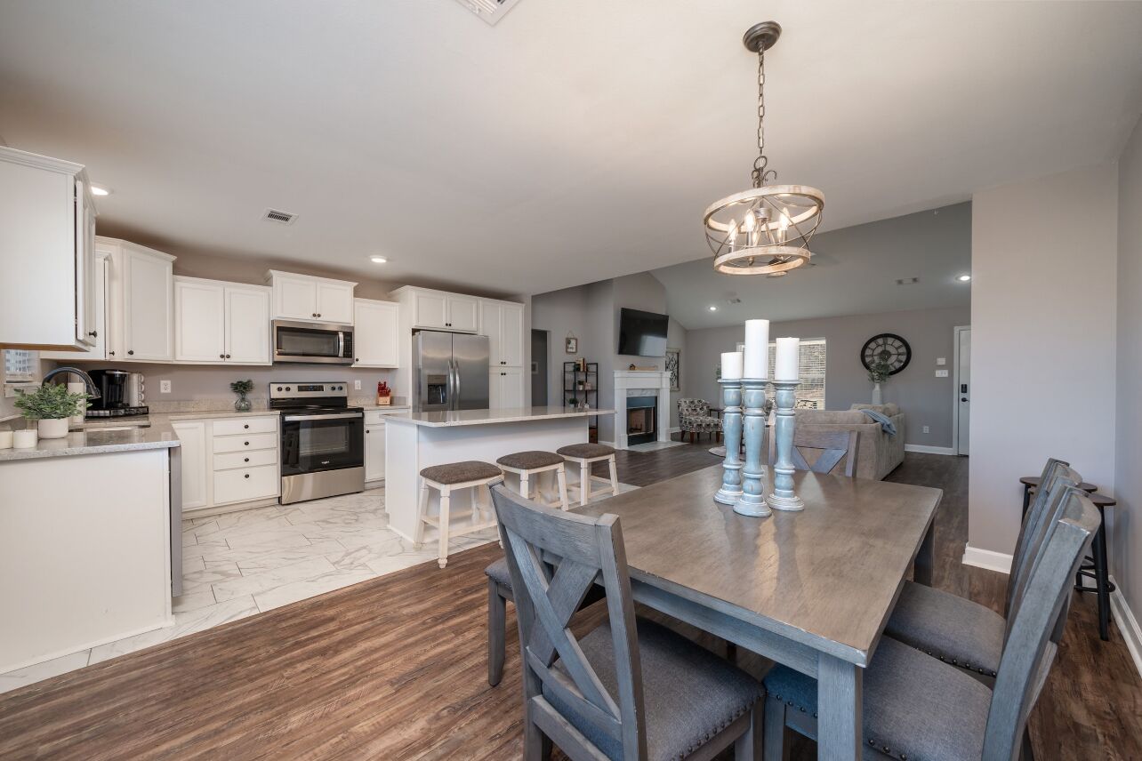 New Home on 5 acres 10 mins from Oaklawn/Casino/Lake/Shopping with amazing views