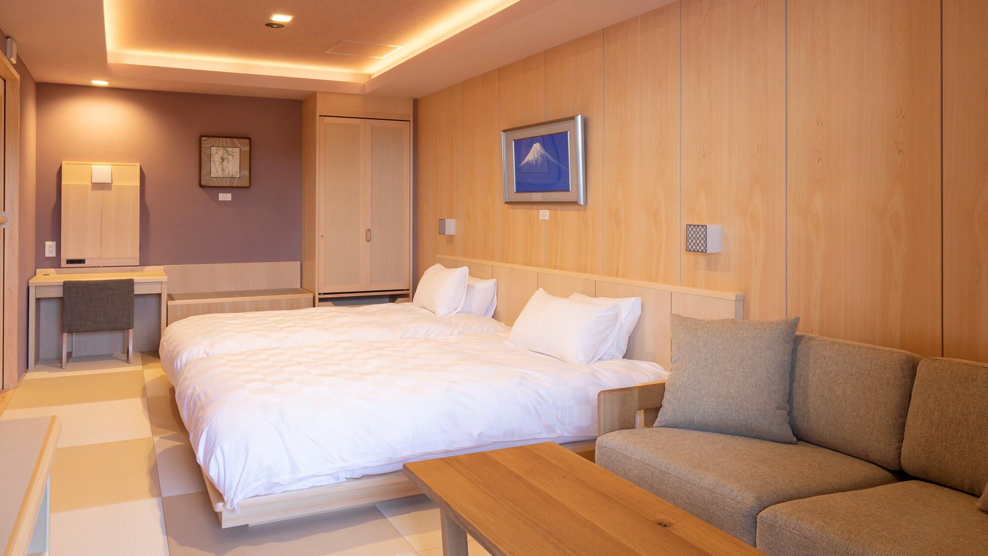 In-room safe, desk, WiFi (free)