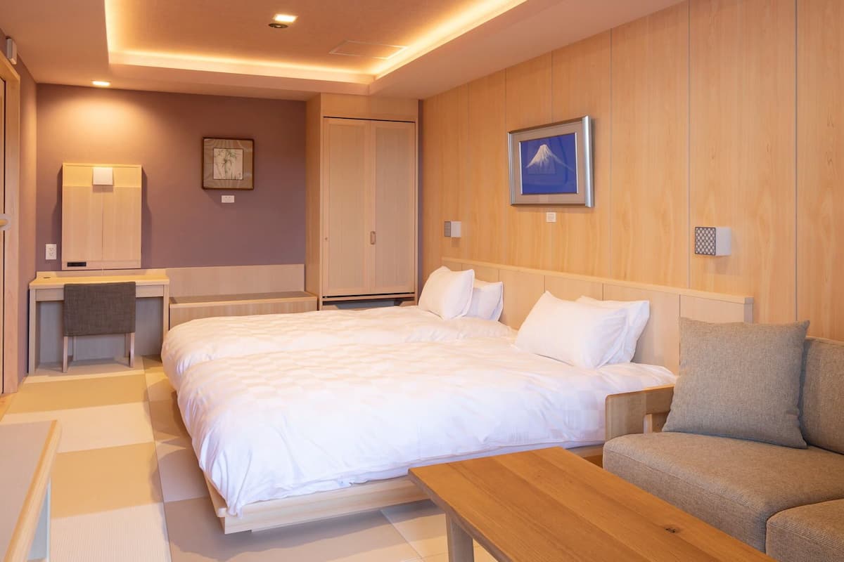 ตู้นิรภัยในห้องพัก, โต๊ะทำงาน, Wi-Fi ฟรี