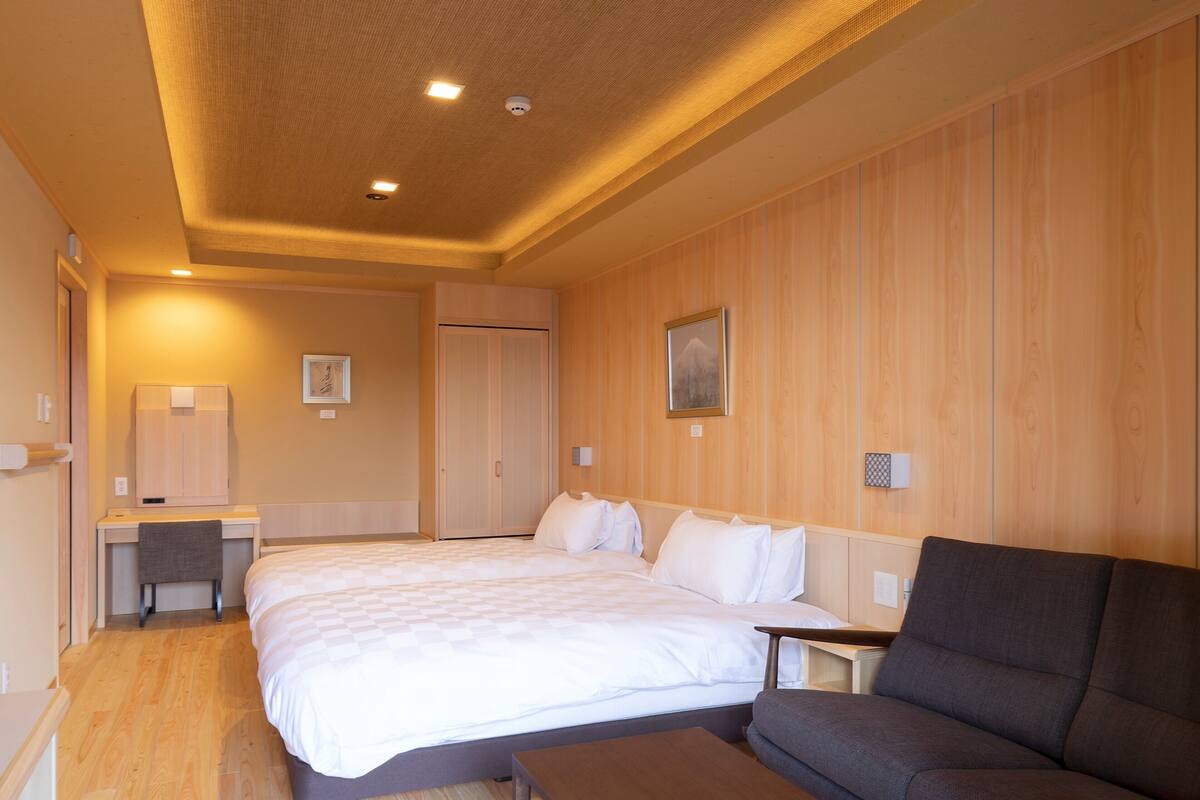 ห้องทวิน, ระเบียง | ตู้นิรภัยในห้องพัก, โต๊ะทำงาน, Wi-Fi ฟรี