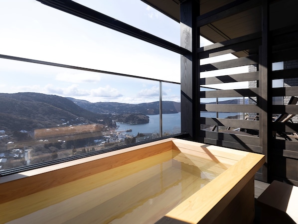 Private spa tub