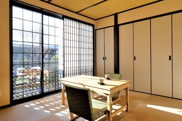 森の館 スーペリア【和室+和室ツイン】 | セーフティボックス (室内)、デスク、WiFi (無料)