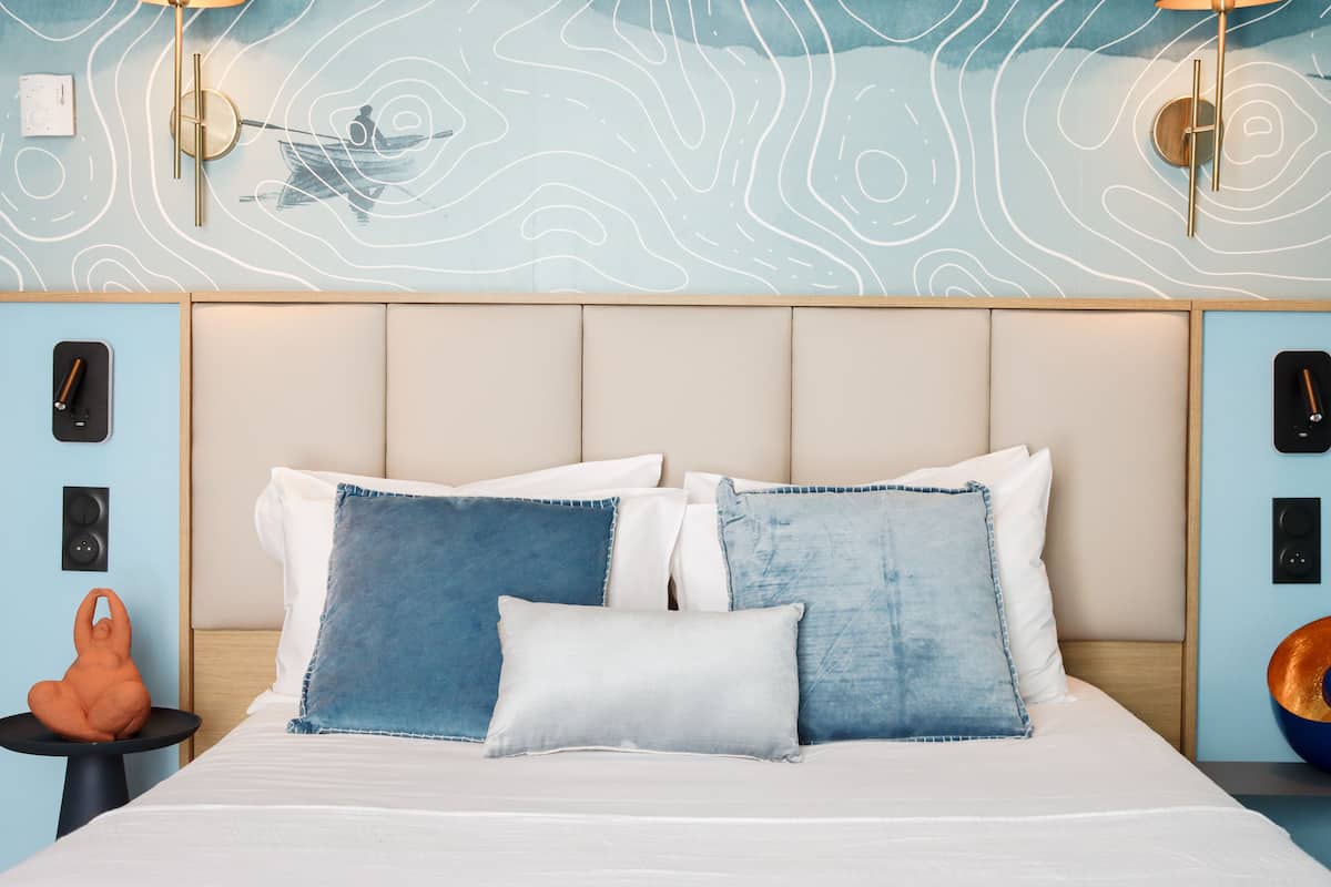 In-room safe, laptop workspace, blackout drapes, soundproofing