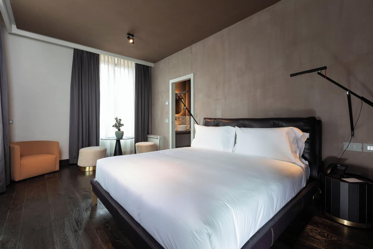 Executive Room | 1 bedroom, premium bedding, down duvets, memory-foam beds