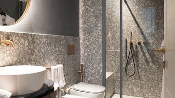 Executive-Zimmer | Badezimmer | Dusche, Regendusche, Designer-Toilettenartikel, Haartrockner