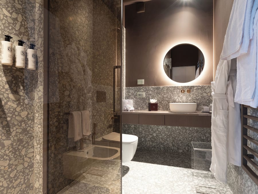 Classic Room | Bathroom | Shower, rainfall showerhead, designer toiletries, hair dryer