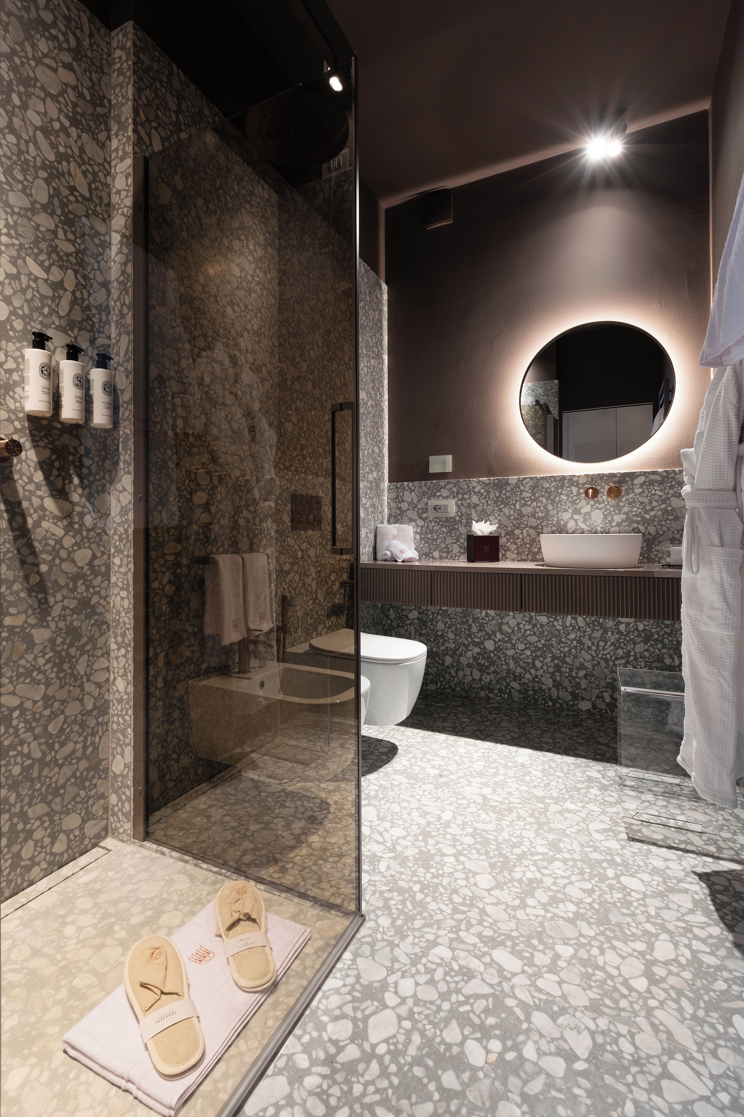 Classic Room | Bathroom | Shower, rainfall showerhead, designer toiletries, hair dryer
