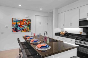 Fridge, microwave, oven, stovetop - PGA210 2Bed PGA West, Pool & Hot Tub Steps Away! (La Quinta)