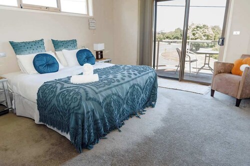 12 Apostles Beach House; with ocean & valley views