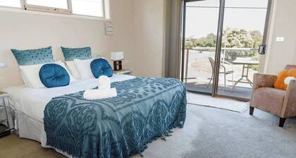 12 Apostles Beach House; with ocean & valley views
