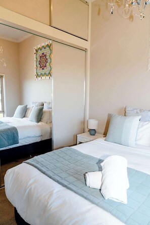 5 Schlafzimmer, Bügeleisen/Bügelbrett, WLAN, Bettwäsche