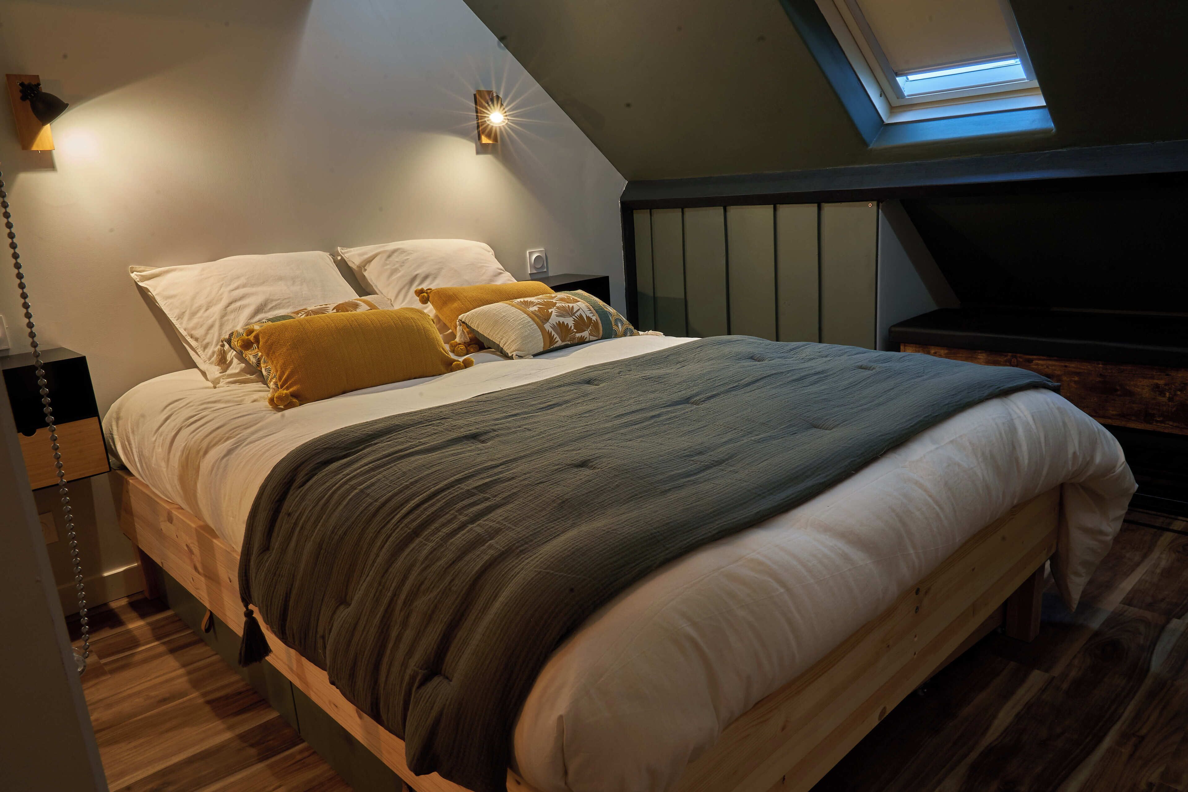 Nid de Bonneville | Blackout curtains, iron/ironing board