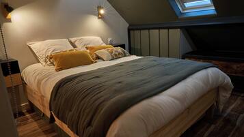 Nid de Bonneville | 2 bedrooms, blackout drapes, iron/ironing board