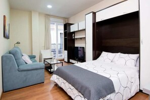 1 sovrum, strykjärn/strykbräda, wi-fi och sängkläder