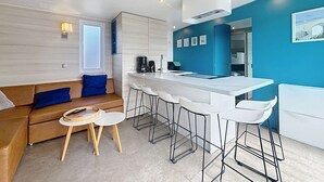 Unclassified image, 4 of 26, button - Spacious Mobile Home, 40m², 3BR, 2BA, Pools, Beach Access, Centrally Located (Jullouville)