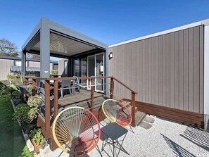 Terrace/patio - Luxury Mobile Home for 6, Heated Pool, 200m from Beach (Jullouville)