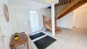 Unclassified image, 5 of 35, button - Large Coastal Home: Steps from Carolles Beach, 5 Bedrooms, Sleeps 10, Garden, Parking, Wi-Fi (Carolles)