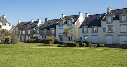 Appartement Rénové Piscine Chauffée à Proximité Immédiate de D'une Belle Plage