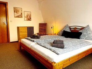 2 slaapkamers, reisbedje, gratis wifi, beddengoed